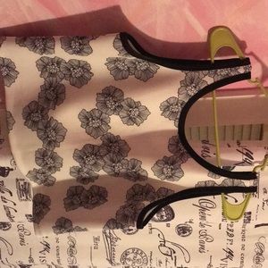 Crop top with black and white flowers